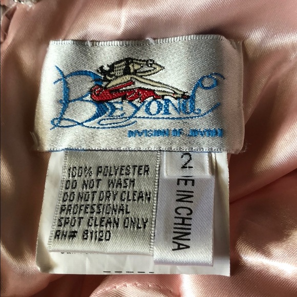 Beautifully sequined and flowing dress - Picture 7 of 7